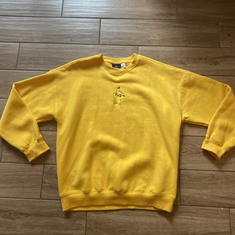 Pokemon Pikachu H&M x Collab Oversized Fit Sweatshirt Size Large